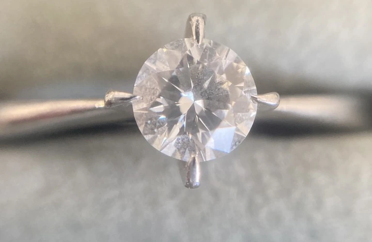 ダイヤモンド付きリングの査定で重視される「4C」とは？